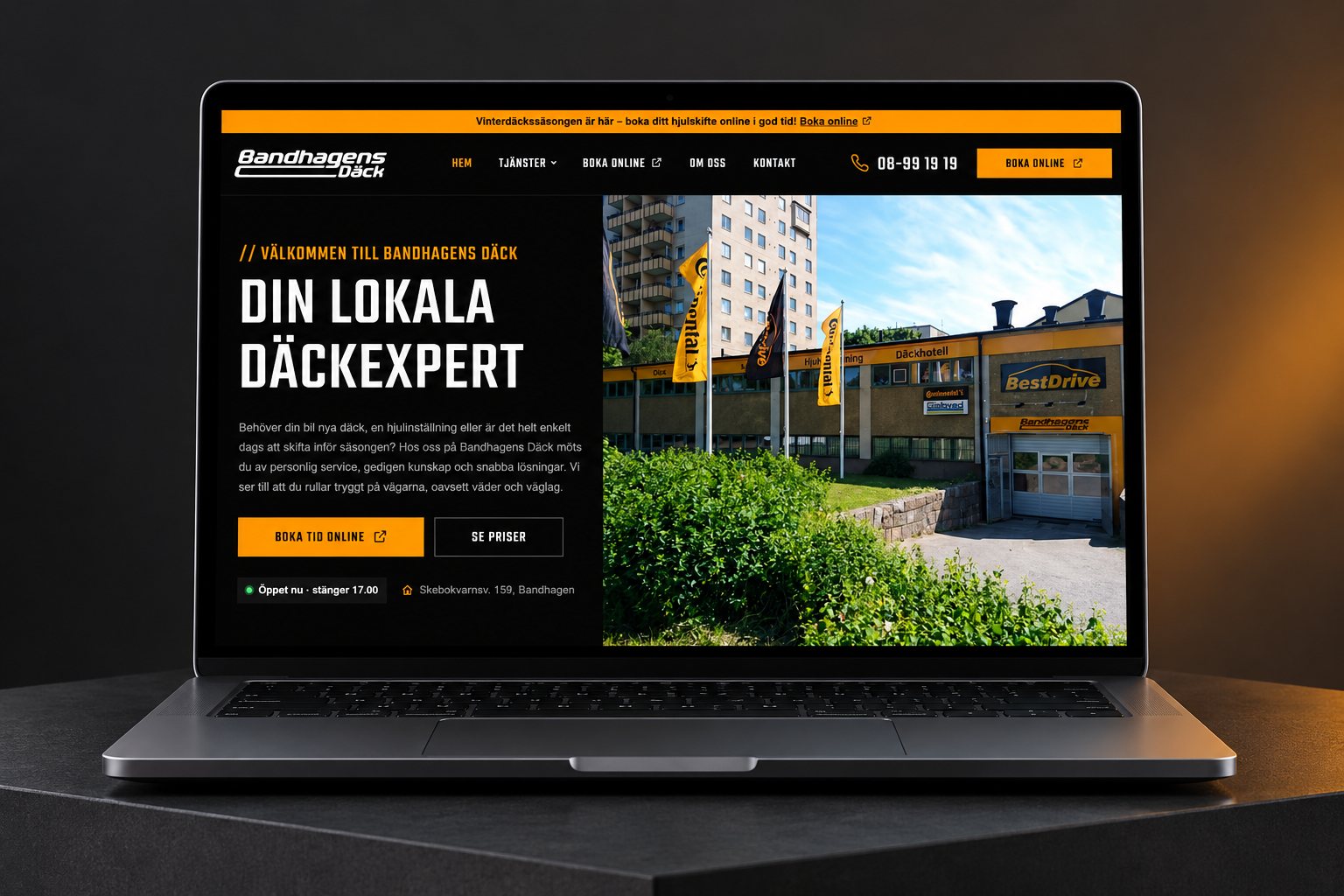 Bandhagens Däcks nya hemsida visad på en bärbar dator